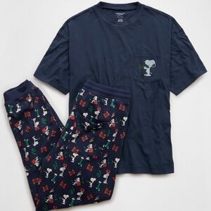 Brand new Unisex Small AE Snoopy Lounge Jogger & Graphic T-shirt Set